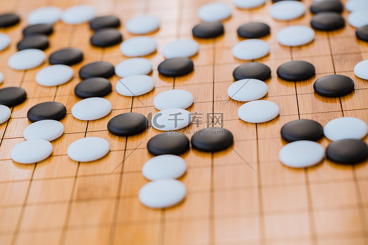 围棋棋盘上的走棋布局