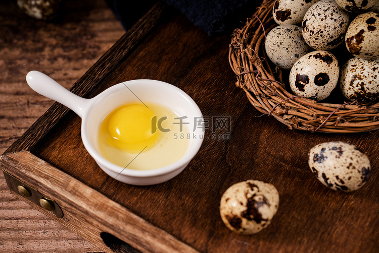 鹌鹑蛋蛋黄鲜蛋食材蛋类摄影图配