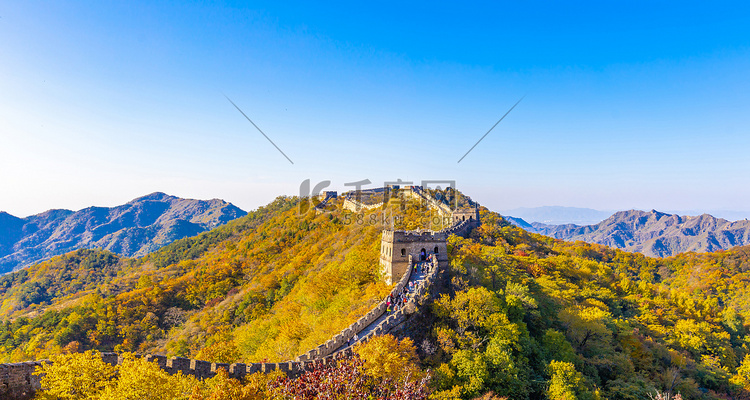 北京长城秋景登山摄影图配图