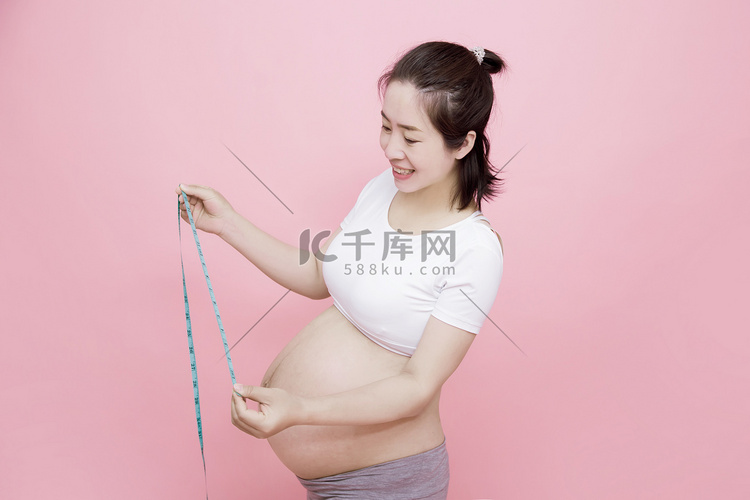 孕妇妈妈三胎人像孕妈咪摄影图配