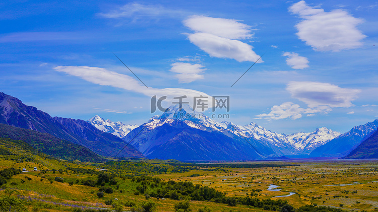 雪山草原下午雪山国外风景摄影图