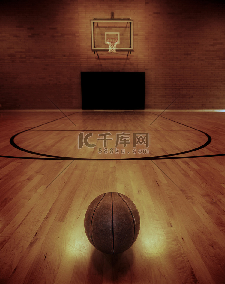 篮球场和篮球场