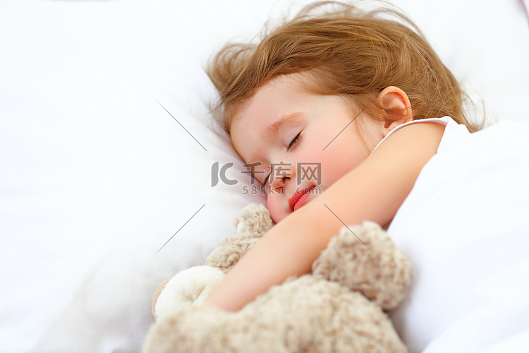 儿童小女孩睡在床上的玩具熊