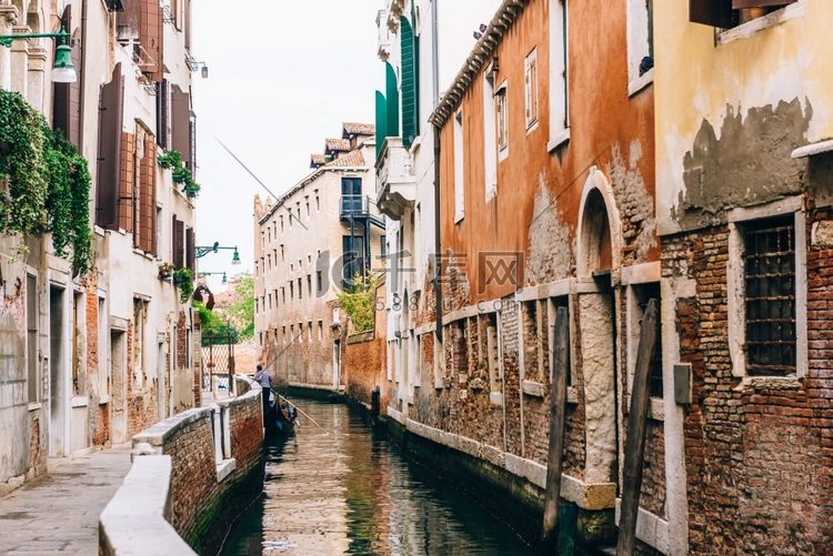 意大利威尼斯狭窄的街道和运河