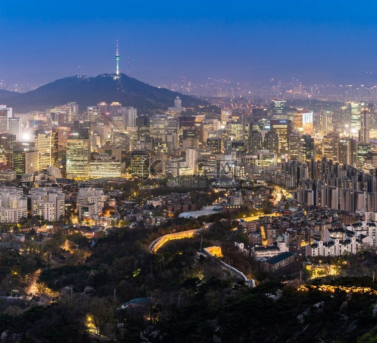 韩国首尔塔的首尔市中心城市景观