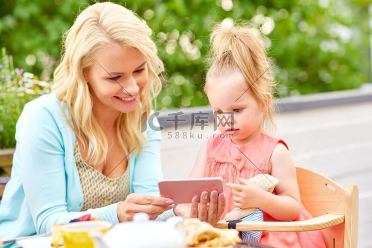 女儿、智能手机、咖啡馆、餐厅