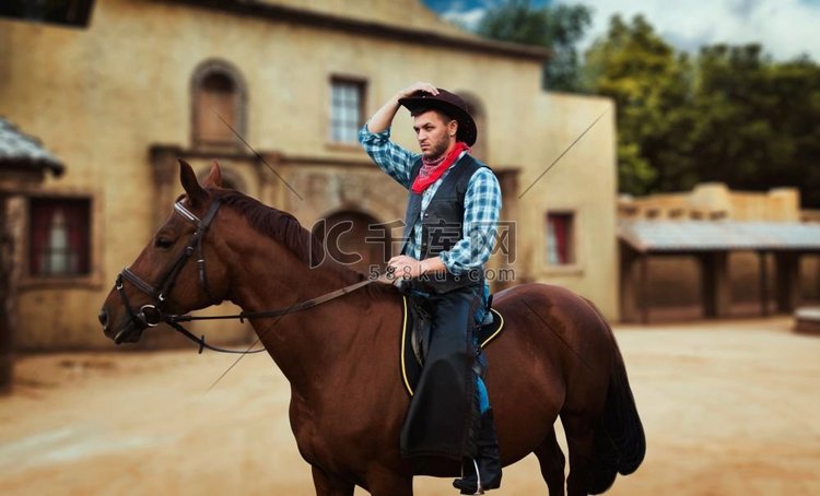 牛仔骑马在得克萨斯州国家，沙龙