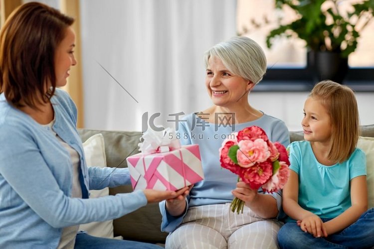  孙女，祖母，生日，花
