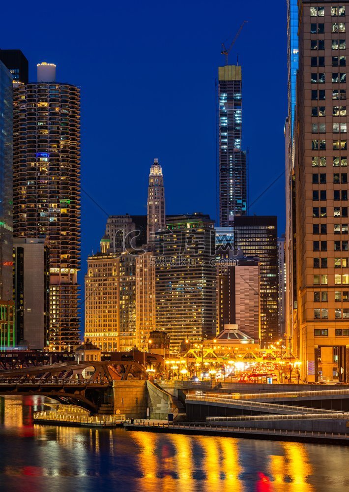 美国伊利诺伊州芝加哥日落之夜，
