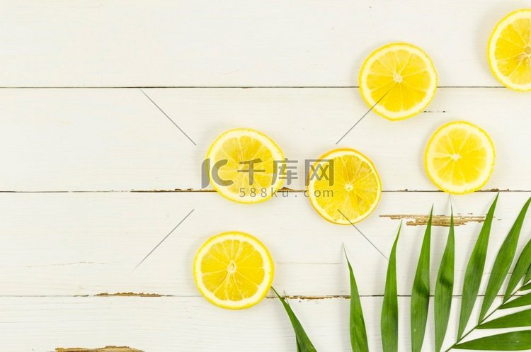 柠檬棕榈叶桌子。高分辨率照片。