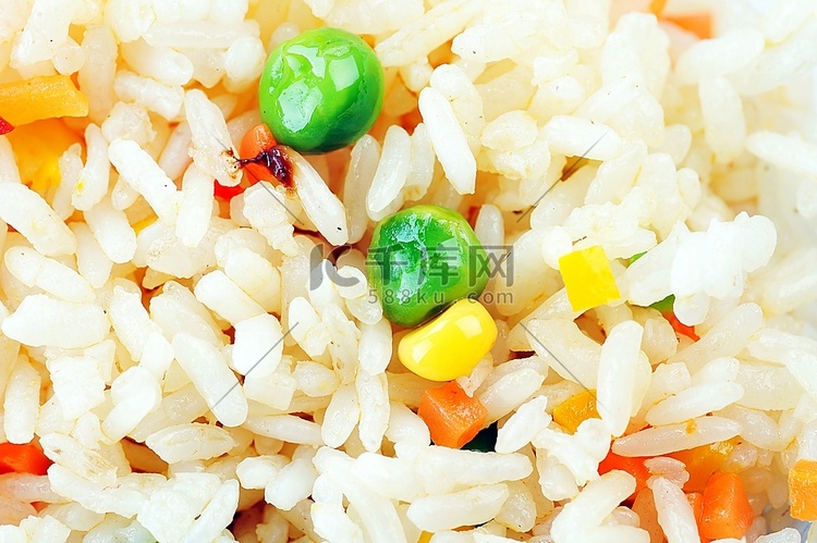 中国菜，豌豆米饭，玉米和胡萝卜