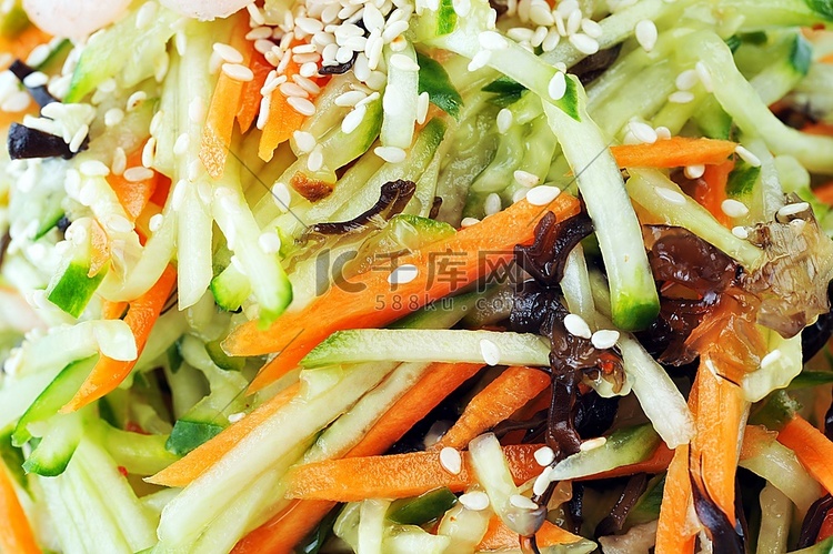 芝麻虾仁蔬菜沙拉。中国菜