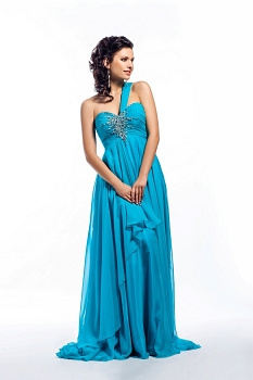 身穿现代时装的时尚女性蓝色长裙