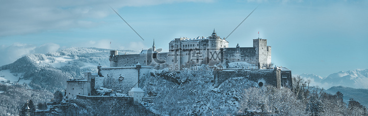 冬天的霍亨萨尔茨堡要塞，多雪