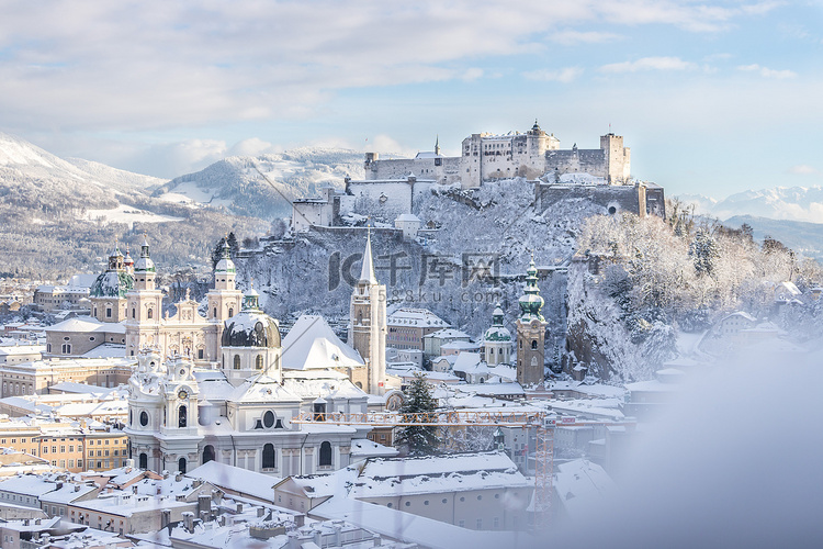萨尔茨堡全景在冬天：多雪的历史
