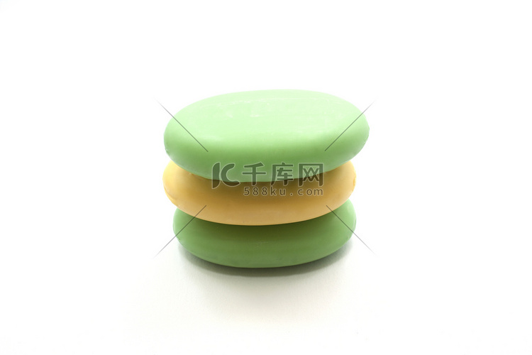 肥皂，绿色，黄色，白色背景