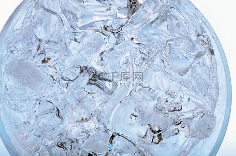 玻璃与冷冻冰块隔离