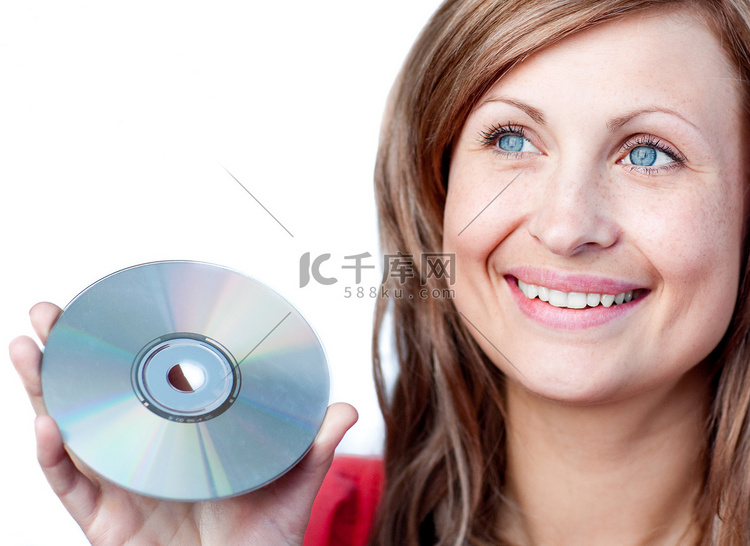 拿着 cd-rom 的高兴女人