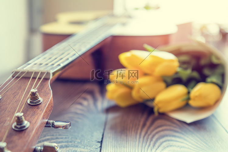 吉他，黄色郁金香，音乐页