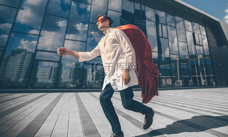 军医超级英雄赶紧去找生病的城市