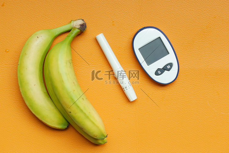 彩色背景下糖尿病测量工具和药丸