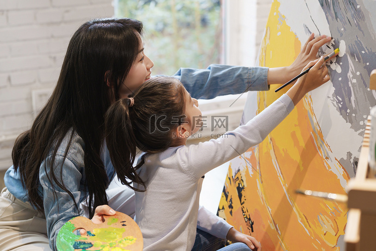 家教老师辅导小学生学习绘画