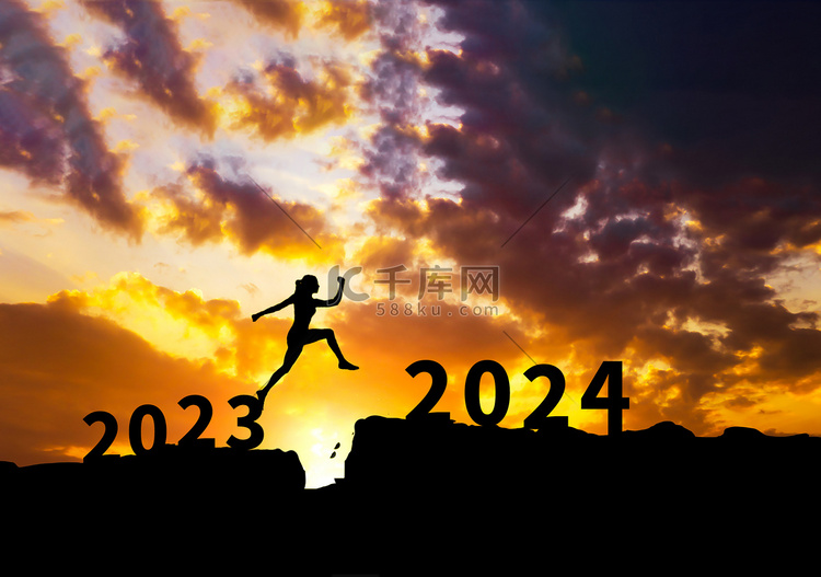 奔跑日落2024风光跨越摄影图配图