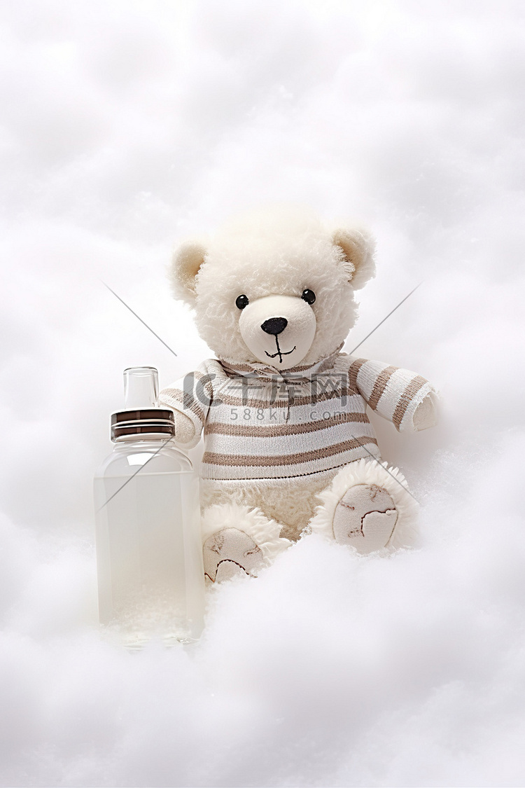2 只白色泰迪熊宝宝，带瓶子，