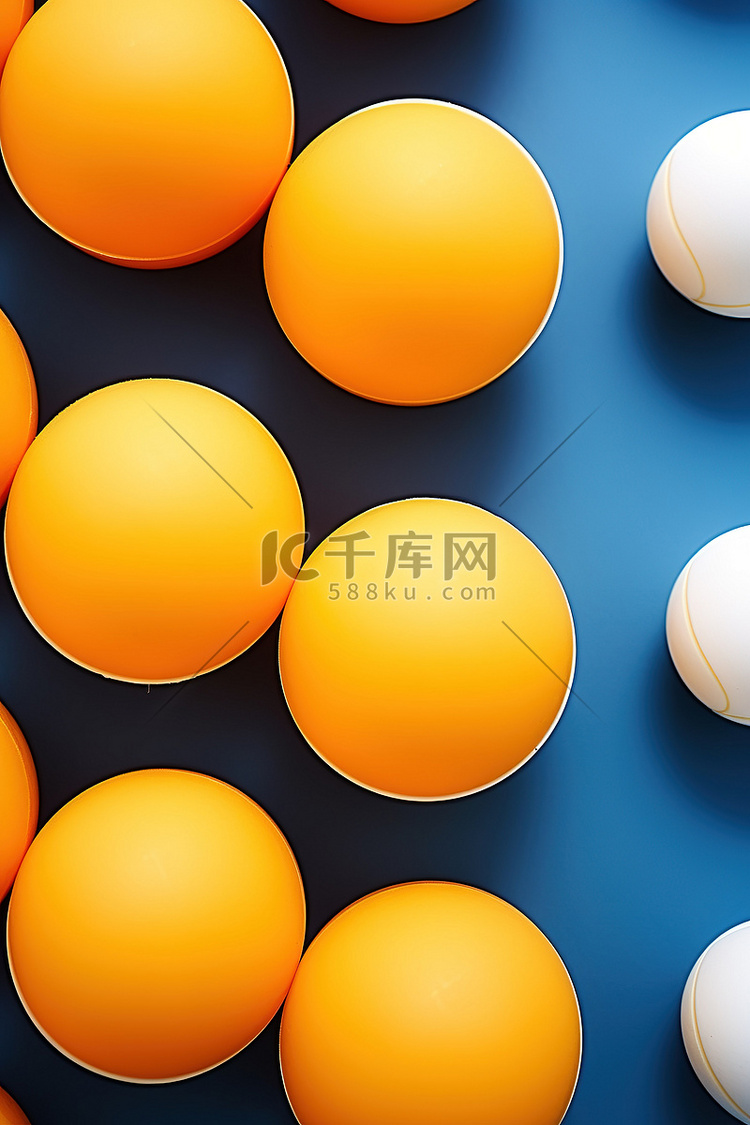 十个乒乓球黄色乒乓球网蓝色网球