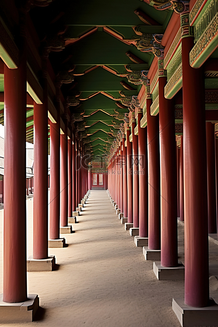 有柱子的韩国走廊