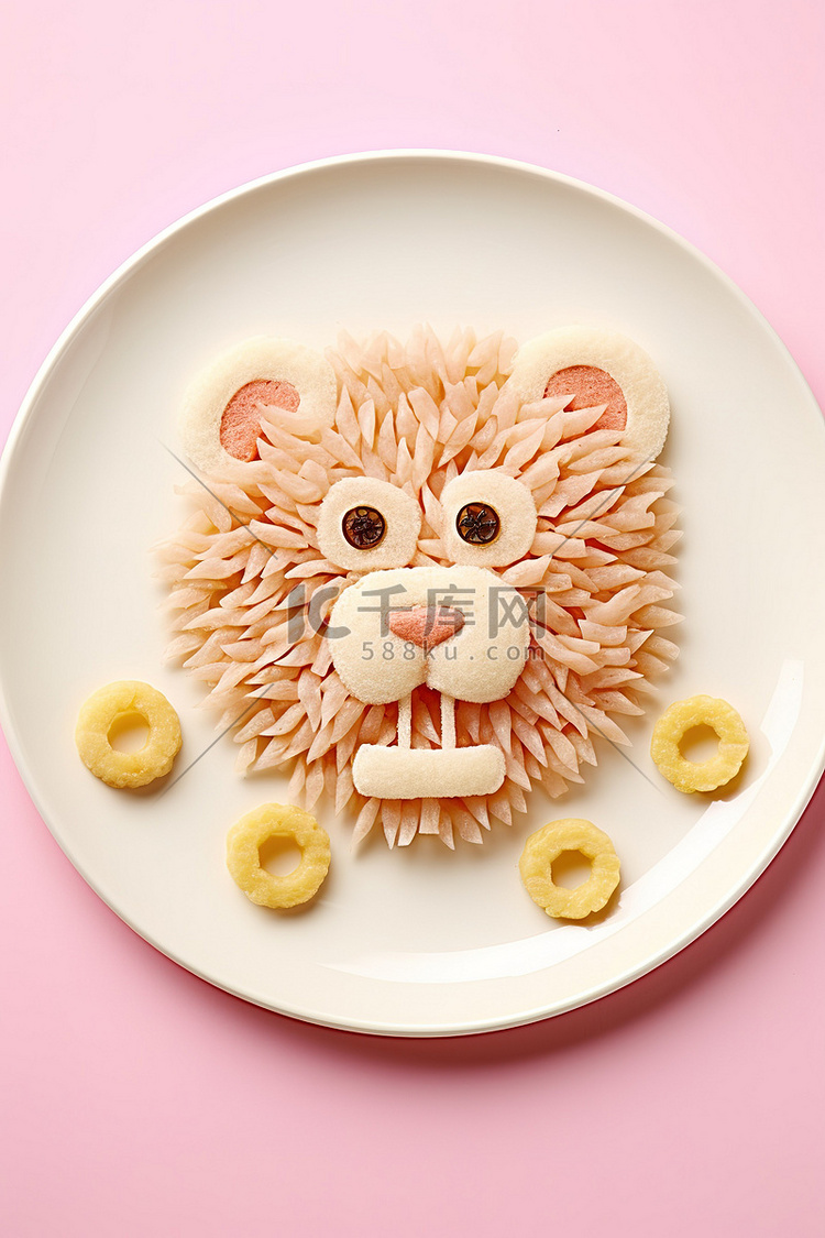 粉色背景上展示着用谷物制成的狮