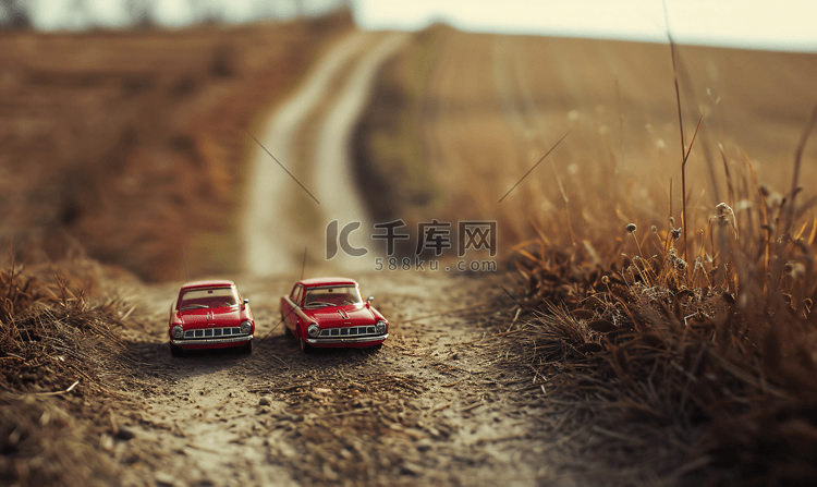 乡间路上的红色小车