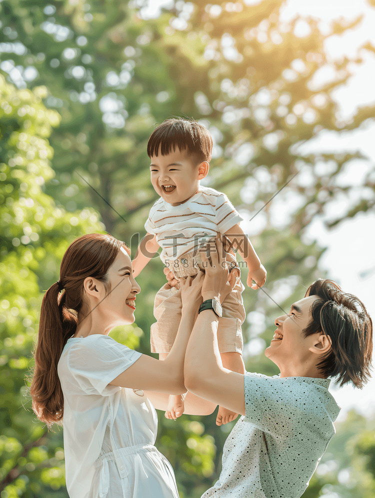 亚洲人商务青年男女在开会