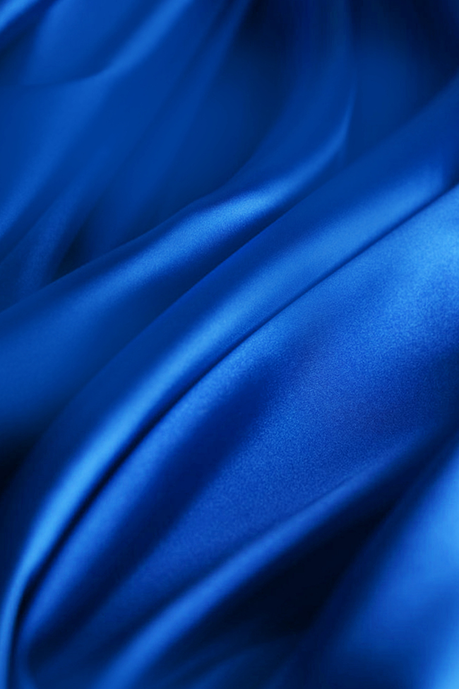 化妆品背景蓝色丝绸丝质背景图片