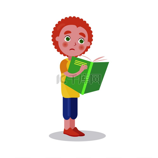 红发男孩站在那里阅读孤立在白色上的矢量插图宣传阅读出版和版权的世界图书日海报红发男孩站着阅读书籍矢量隔离图片