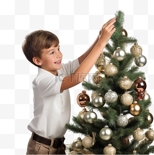假期中我最喜欢的部分是一个小男孩装饰圣诞树的照片图片