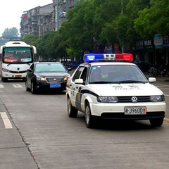 警车出警鸣笛的交通音效