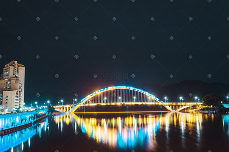 城市的鸳鸯桥夜景
