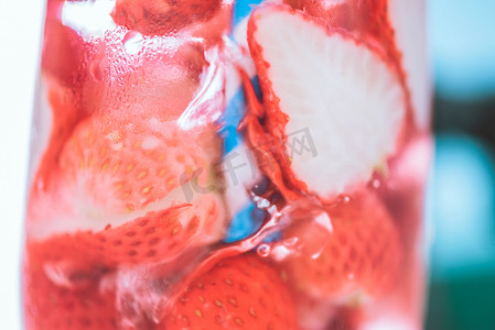 草莓饮品摄影照片_夏日美食草莓摄影图