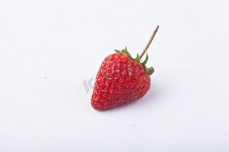 一颗新鲜可口草莓摄影图配图 