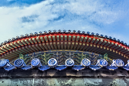 古风中国梦摄影照片_屋檐琉璃瓦和彩绘的照片摄影图