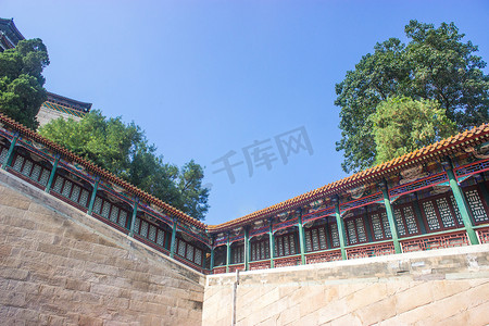 古风中国梦摄影照片_转角向上的走廊摄影图