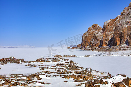 雪地山岩摄影图
