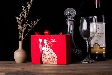 中式礼物盒摄影照片_礼物袋礼盒手提袋喜糖盒摄影图