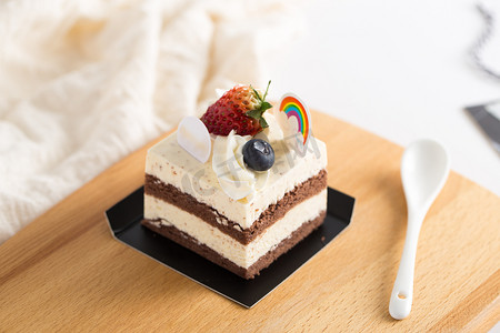 草莓奶油夹心蛋糕摄影图 