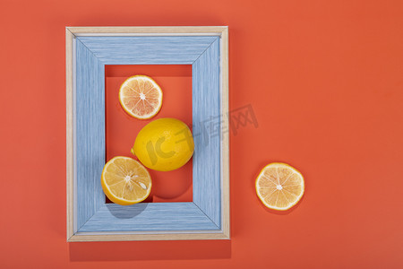 挂墙相框摄影照片_柠檬相框摄影图