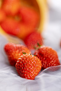 水果草莓新鲜摄影照片_水果草莓摄影图