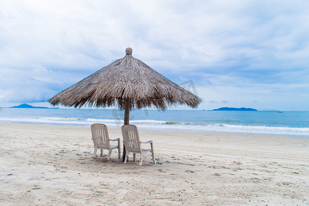 清凉夏日海边摄影照片_夏季海边度假摄影图