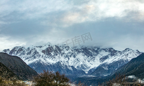 西藏山峰山峦风景摄影图
