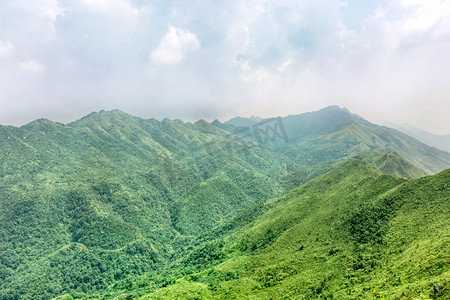 扁平风森林摄影照片_山景原始森林绿色青山白云摄影图
